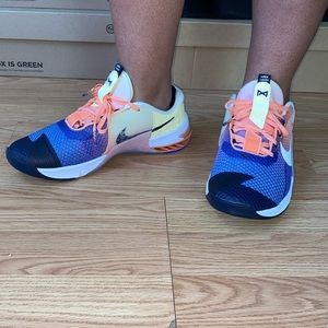 WOMENS Nike Metcon 7 AMP (SIZE 7.5)